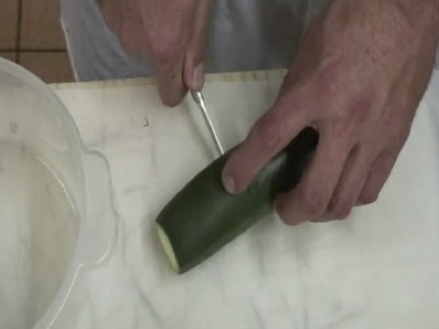 tourner une courgette