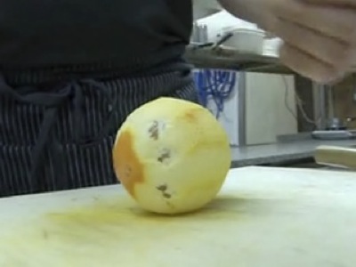 peler à vif une orange