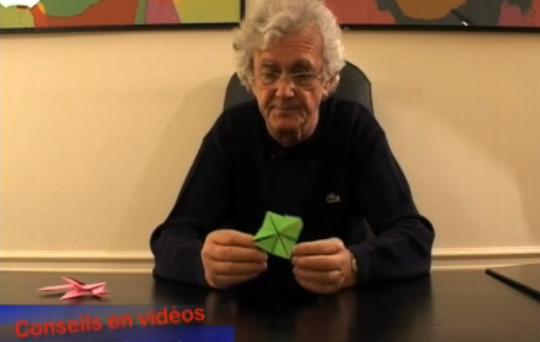 réaliser une grenouille qui saute en origami