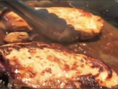 Comment faire une marinade de poulet ? Voici une vidéo qui vous montre, étape par étape, la préparation d'une marinade de poulet.