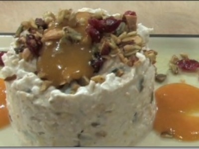 Comment faire un muesli de l'Eider ? Regardez cette vidéo qui vous montre la préparation d'un muesli de l'Eider, avec ses fruits et sa crème montée.