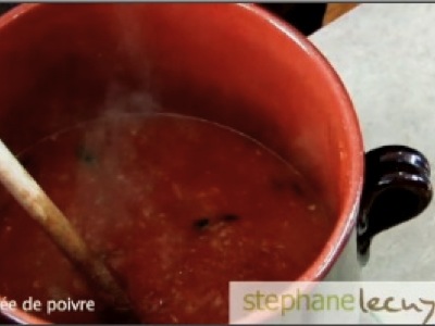 préparer une soupe aux tomates