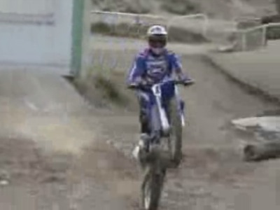 apprendre le motocross - le wheeling