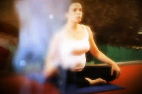 la posture de relaxation en yoga prénatal