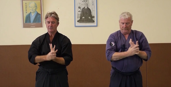 pratiquer l'aïkido : l'échauffement